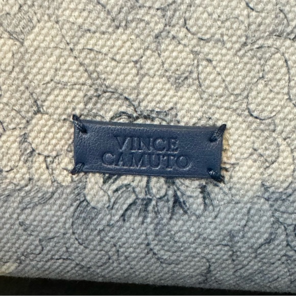 Vince Camuto 🫐 Floral Cream and Gray Blue Women's Tote Bag - Picture 8 of 9